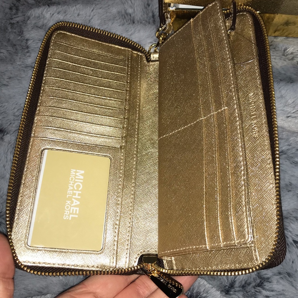 Michael Kors Brown/PlGold Wallet NWT - Picture 6 of 8